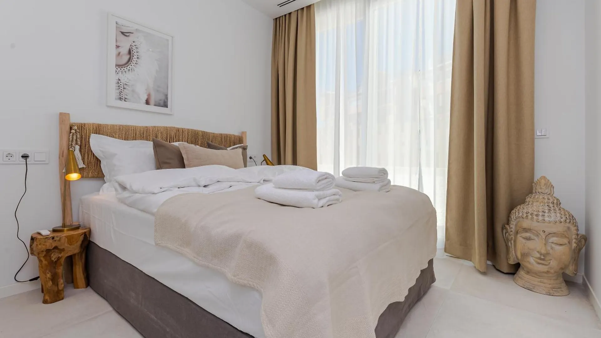Modern Villa With Heated Pool, Gym & Cinema Marbella