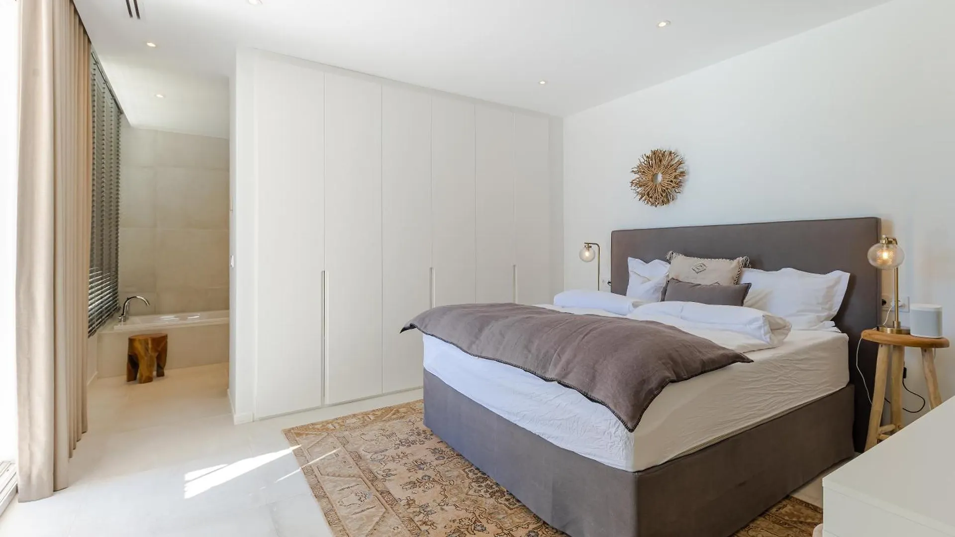Modern Villa With Heated Pool, Gym & Cinema Marbella