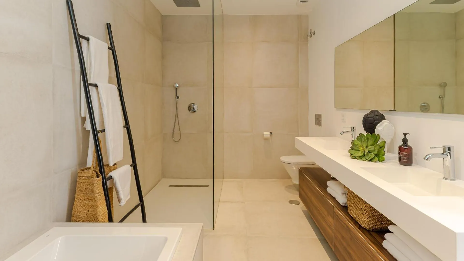 Modern Villa With Heated Pool, Gym & Cinema Marbella