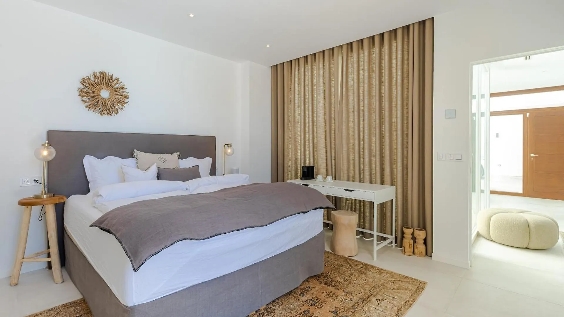 Modern Villa With Heated Pool, Gym & Cinema Marbella