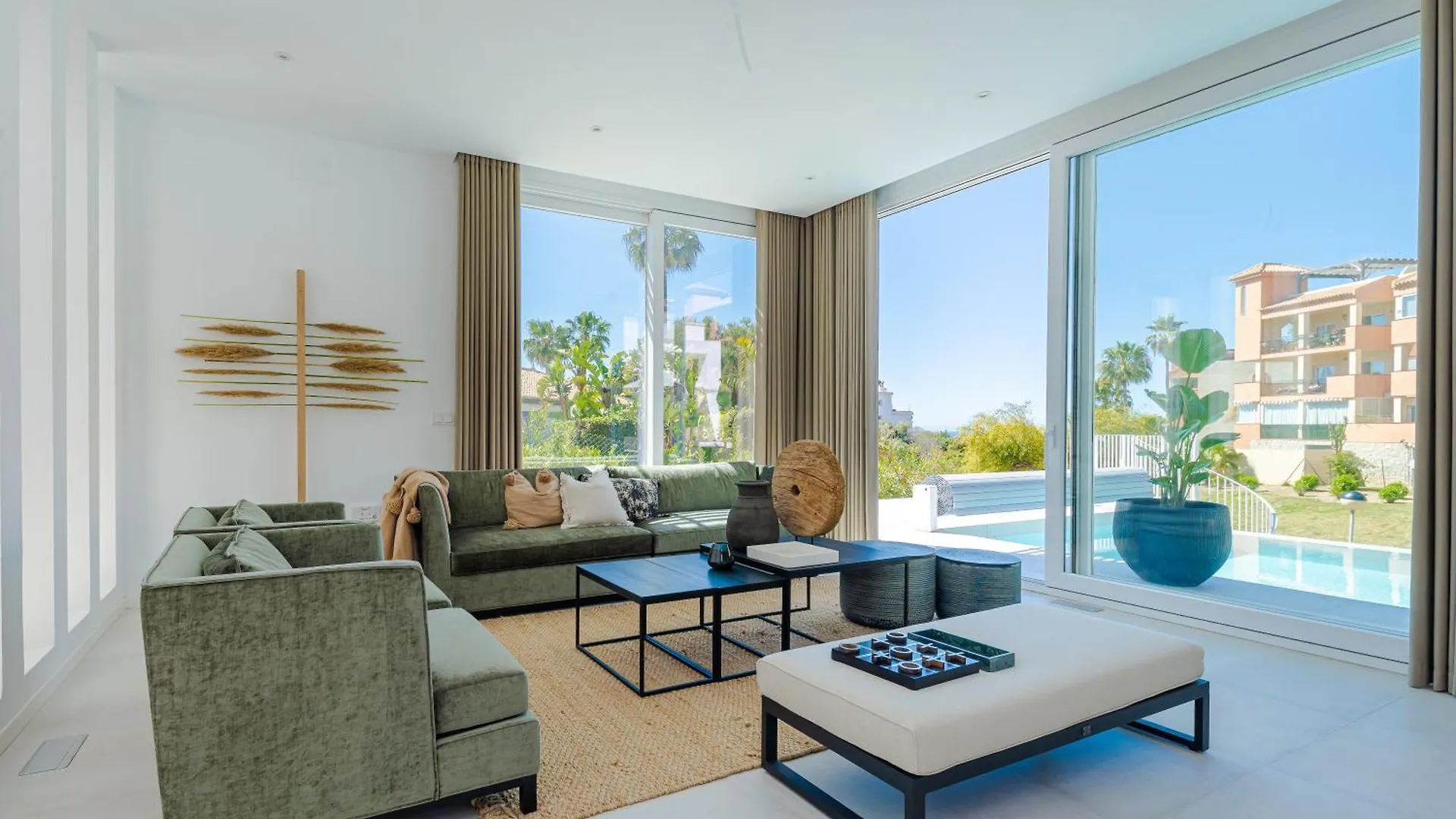 Modern Villa With Heated Pool, Gym & Cinema Marbella