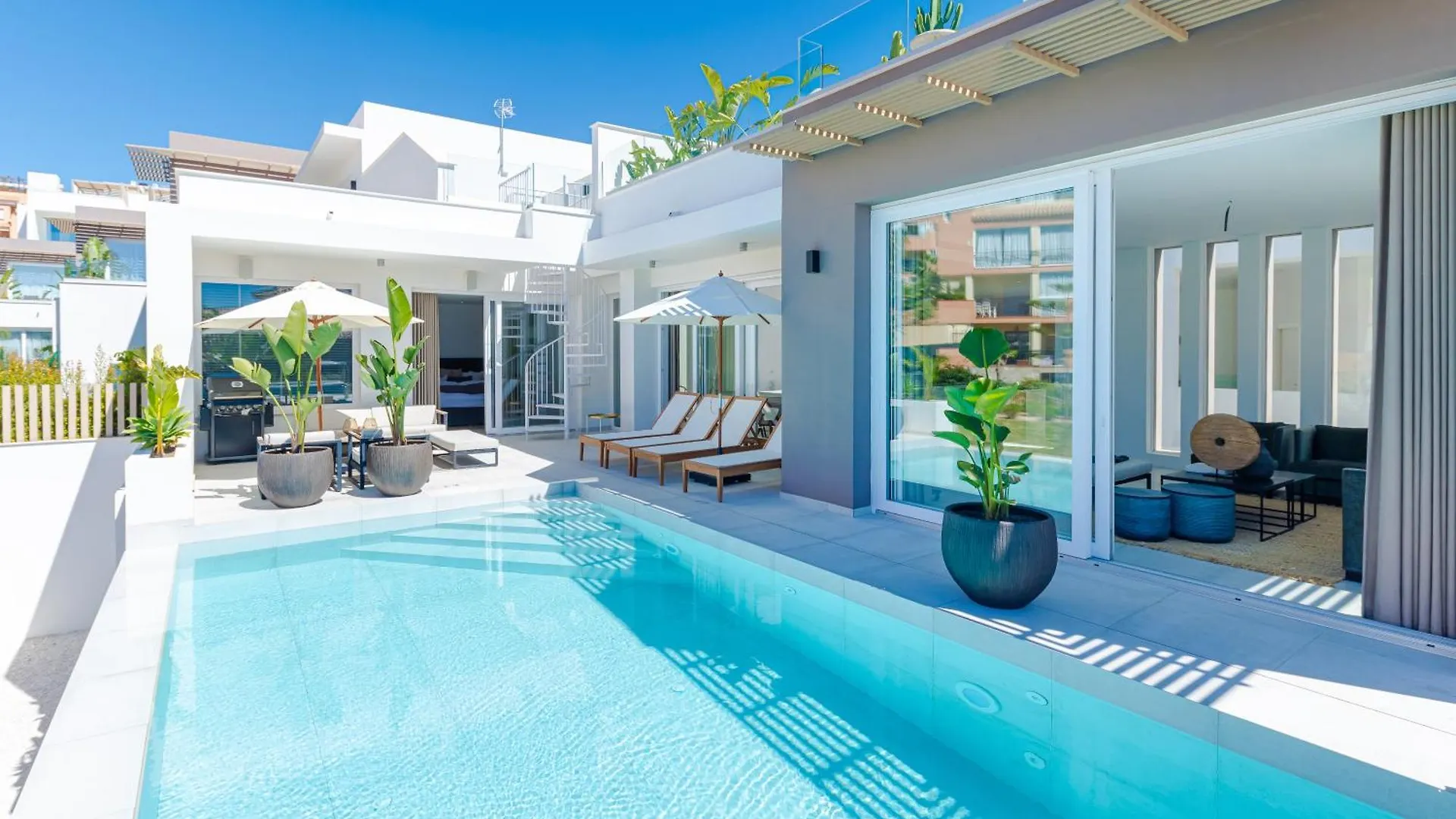 Modern Villa With Heated Pool, Gym & Cinema Marbella