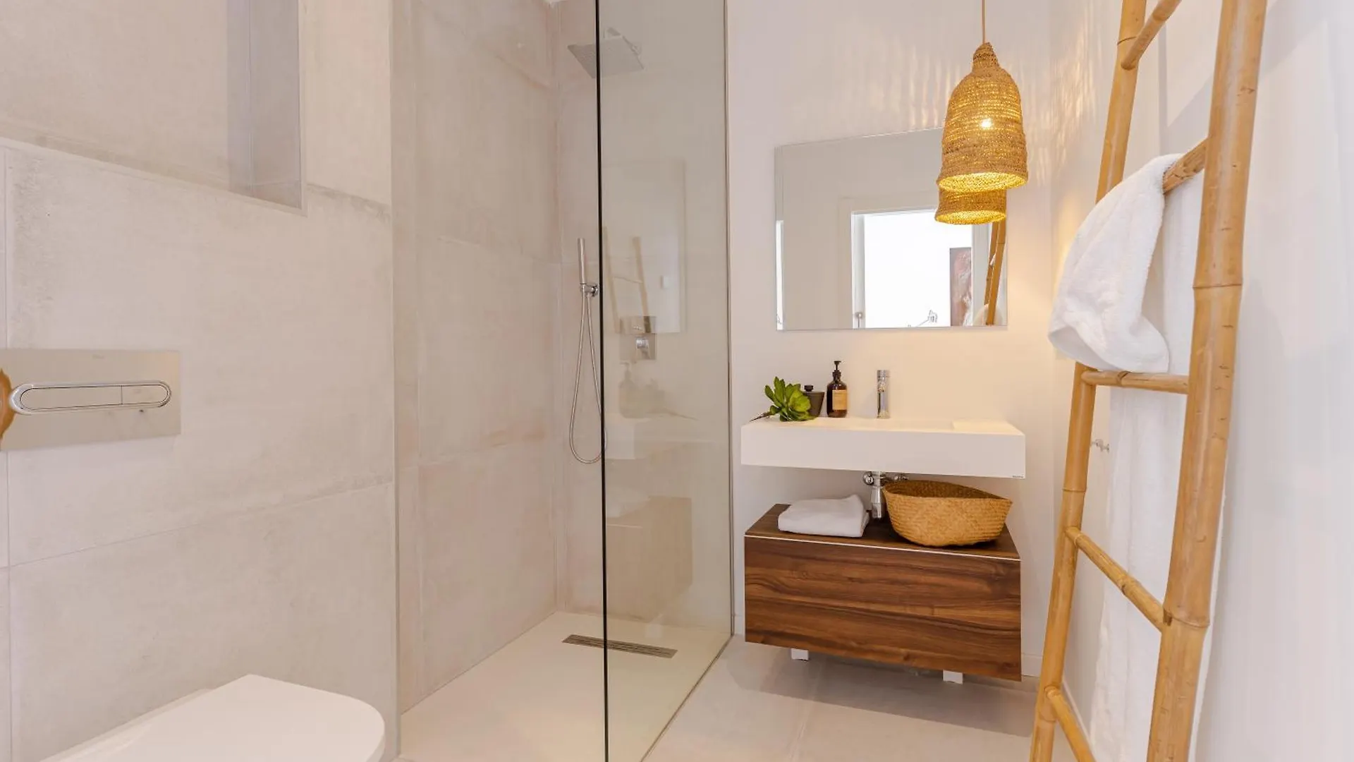 Modern Villa With Heated Pool, Gym & Cinema Marbella
